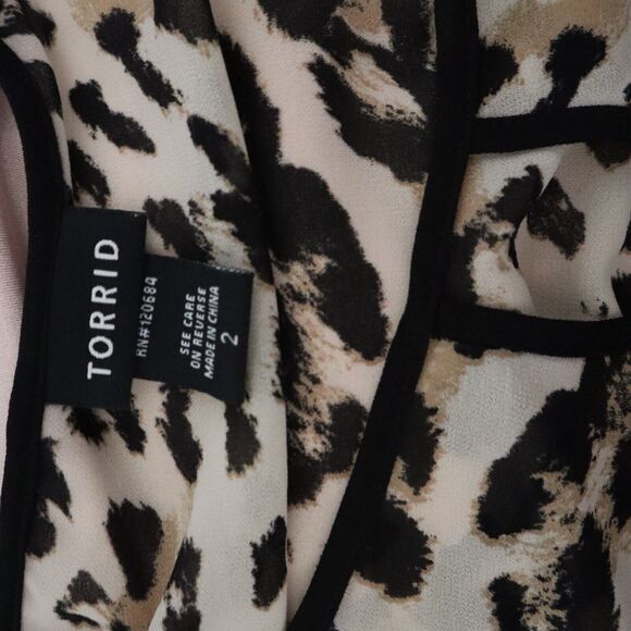 Torrid Women's Beige Leopard Print Long Sleeve Chiffon Top Size 2 - Picture 4 of 4